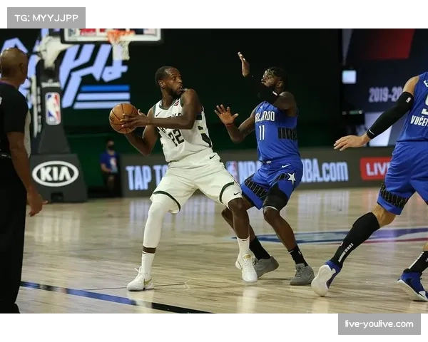 雄鹿队季后赛训练营首次对媒体开放，着重演练大洛佩兹的“沉退护框”应对策略